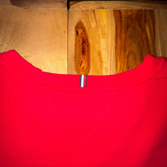 Oversized Tommy Hilfiger cotton sweatshirt in red - Picture 7 of 8